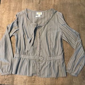 Like new, Chic Light Grey Blouse